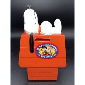 VTG 1966 Peanuts Snoopy Doghouse Bank Chex Party Mix Red Shultz Charlie Brown